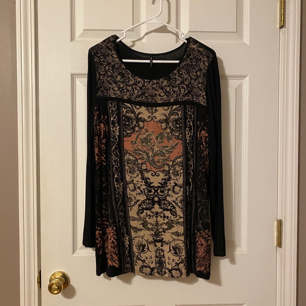 EUC Skinny Minnie Floral Design with embellishments long sleeve top Size 1X